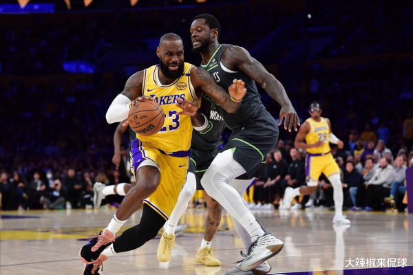NBA News: James chính thức đượ