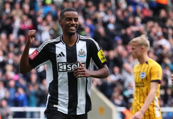 DO: Newcastle muốn giữ Isaac, 