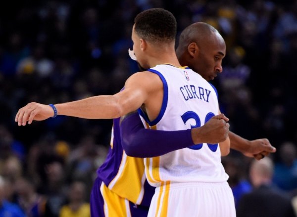 Cam Jones: Kobe và Curry là mụ